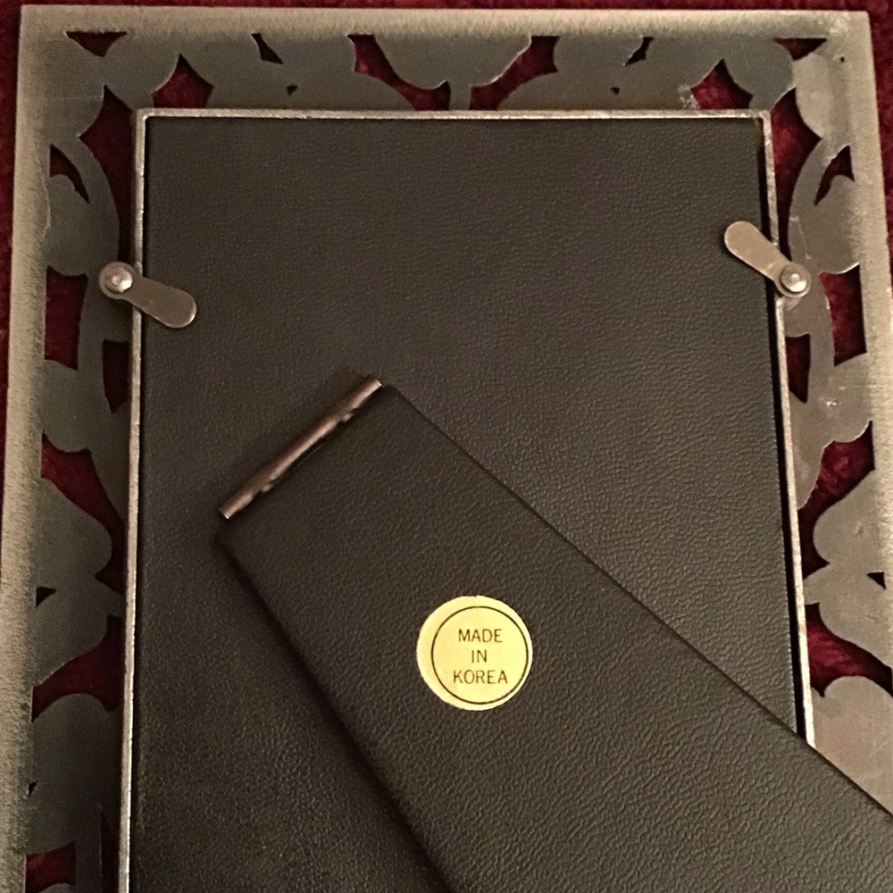 Elegant Silver Leaf Design Photo Frame - Picture 5 of 5